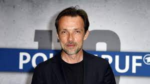 Zoechip is a free movies streaming site with zero ads. Lucas Gregorowicz Uber Erfolg Identitatssuche Und Den Muttertag B Z Berlin