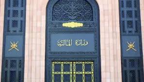 وتقوم وزارة التنمية المحلية حاليا بدعم الحوافز والشروع في مشاريع في إطار الجهود الرامية إلى تحقيق اللامركزية في كل محافظة. ÙˆØ²Ø§Ø±Ø© Ø§Ù„Ù…Ø§Ù„ÙŠØ© ØªØµØ¯Ø± Ù…Ù†Ø´ÙˆØ±Ø§ Ù…Ø§Ù„ÙŠØ§ Ø¨Ø´Ø£Ù† ØªØ­ØµÙŠÙ„ Ø§Ù„Ø¥ÙŠØ±Ø§Ø¯Ø§Øª Ø§Ù„Ø­ÙƒÙˆÙ…ÙŠØ© Ø¹Ù† Ø·Ø±ÙŠÙ‚ Ø§Ù„Ù‡ÙˆØ§ØªÙ Ø§Ù„Ø°ÙƒÙŠØ© Ø¬Ø±ÙŠØ¯Ø© Ø§Ù„Ø´Ø¨ÙŠØ¨Ø© Ø£Ø®Ø¨Ø§Ø± Ø³Ù„Ø·Ù†Ø© Ø¹ Ù…Ø§Ù† ÙˆØ§Ù„Ø¹Ø§Ù„Ù…