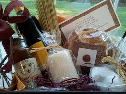 Fill them with a bottle of wine, sweet treats and homemade preserves…whatever you like! Housewarming Gifts Bread Salt Wine Henkkon