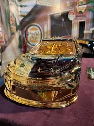 James carl france (nascido em 24 de outubro de 1944) é um executivo americano do automobilismo. Chase Elliott Receives Championship Ring Goodyear Gold Car Nascar