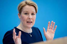 Dazu passt, dass giffey die veröffentlichung verhindern wollte. Plagiatsaffare Bundesfamilienministerin Franziska Giffey Tritt Zuruck Oberfranken Nordbayerischer Kurier
