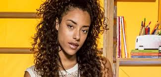 It's an adaptation of canadian teen soap opera '30 vies' and it aired from march 7, 2018 to april 15, 2019 as a replacement for 'malhação: Jade Yara Charry Personagens De Malhacao Vidas Brasileiras Amo Novelas