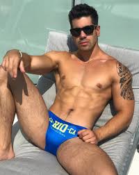 Instahot – Manhunt Daily