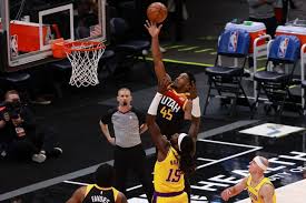 Batı konferansı temsilcilerinin mücadelesinde los angeles lakers, konuk ettiği utah jazz'ı uzatma sonunda 12 sayı farkla yenerek sezonun 35. Lakers Vs Jazz Score Live Updates News As Lebron James Takes On The Nba S Top Team The Athletic
