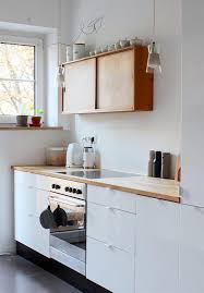 Beli lantai granit 60x60 tipe terlengkap & berkualitas di tokopedia. Homestory Munchen Helle Einrichtung Mit Naturmobeln Kucheneinrichtung Innenarchitektur Kuche Schrank Kuche