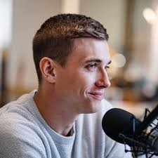 Michelle Robidoux (@banjolene)