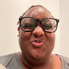 Heidi Hayward's Instagram, Twitter & Facebook