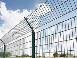 How to stop fence jumping in dogs | source. How To Stop A Dog From Jumping Or Climbing The Fence Daily Dog Stuff