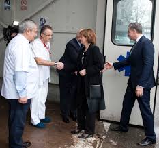 Agentia nationala de management al calitatii in sanatate a decis suspendarea acreditarii spitalului clinic de urgenta bucuresti (floreasca), in urma incidentului in care o pacienta a fost incendiata pe masa de. VizitÄƒ RegalÄƒ La Spitalul Clinic De UrgenÈ›Äƒ Floreasca Familia RegalÄƒ A Romaniei Royal Family Of Romania