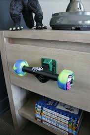 Promobo etagère murale forme tendance skate board double face smiley world. 19 Meilleures Idees Sur Etagere Skate Salle Pour Planche A Roulettes Etagere Skate Planche A Roulette