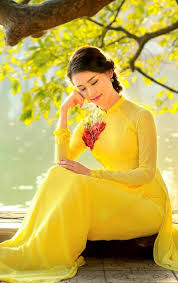 Top 35+ Mẫu Áo Dài Màu Vàng Đẹp và Duyên Dáng Nhất 2022