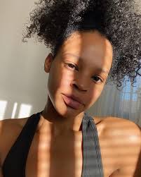 Sunday's for me are the ultimate reset day for the week ahead... all about  self care 🧖🏾‍♀️ cleaning 🧼 and so many lists 📝 What are your Sunday  Rituals? 💕💕