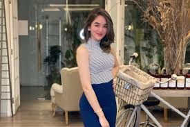 Profil Hana Hanifah: Biodata, Karier, dan Sorotan