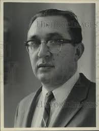 1969 Press Photo Professor Sandor Balogh, Hudson Valley Community College,  NY