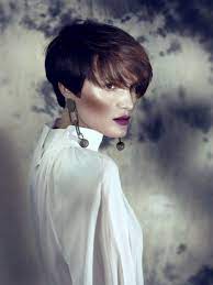 Das bedeutet, dass die spitzen gerade und nicht fransig abgeschnitten werden. Die Besten Frisuren Fur Dickes Haar