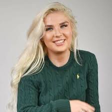 Katie Mclachlan's Instagram, Twitter & Facebook