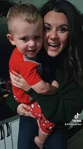 Lindsay Batten's Instagram, Twitter & Facebook