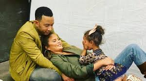 The latest tweets from @chrissyteigen Sering Jadi Korban Mom Shaming Chrissy Teigen Aku Pilih Diam