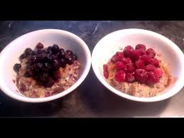 Mix flour, cinnamon, soda, salt, nutmeg, allspice, oatmeal and raisins. Oats Porridge Healthy Oatmeal Breakfast Weight Loss And Diabetes Friendly Youtube