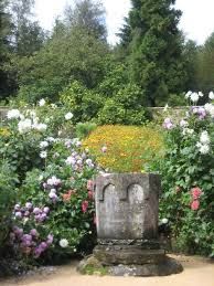 Kitchen Garden At Gravetye Manor East Grinstead England Kitchendesigneastgrinstead Garden Art Garden Kitchen Garden