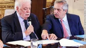 «à la fin de la journée d'aujourd'hui, après que j'ai présenté une fièvre de 37,3 et un léger mal de tête, on m'a fait un test antigénique dont le résultat. En Argentina Incumplir La Cuarentena Por Coronavirus Sera Un Delito Anuncia Alberto Fernandez Cnn Video