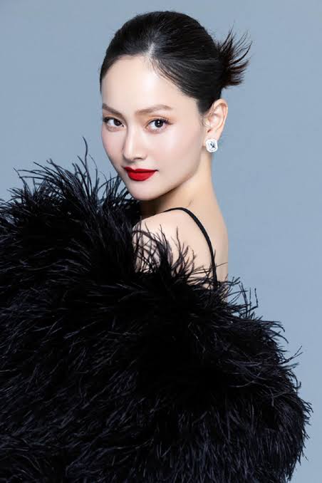 2 cô nàng tên Lan Phương có chiều cao khiêm tốn cùng lấy chồng Tây cao lớn