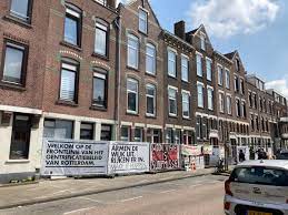 Burgemeester ahmed aboutaleb heeft woensdagmiddag na twee jaar eindelijk een kijkje genomen in de rotterdamse tweebosbuurt. Mark Lievisse Adriaanse On Twitter In Rotterdam Zuid Is Na Jaren Van Protesten En Procederen Door Bewoners De Sloop Begonnen Van De Tweebosbuurt Een Betaalbaar Vooroorlogs Wijkje Dat Plaats Moet Maken Voor Dure