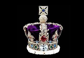 Il s'agit d'un diamant taille coussin à 66 facettes qui est monté sur la couronne d'angleterre. Wie Viel Sind Die Windsor Juwelen Wert Gioiellis