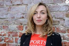 Mercredi soir, on avait des étoiles plein les yeux en découvrant, à big brother célébrités , pour la toute première fois, la binette de celui qui fait battre le cœur de la comédienne camille felton. Amelie Etasse Joue Le Role De Camille Prof De Yoga Et Compagne De Philippe Dans La Serie Scenes De Menage Sur M6 Purepeople