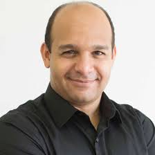 Seguirei cuidando da minha vó Dóris até o fim, da mesma forma como ela  sempre cuidou de mim e dos meus filhos. Onde estou neste momento? Ao lado  dela, como sempre estive.