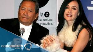 Laura elena villa, esposa de armando manzanero platica en exclusiva para #ventaneando y nos da detalles sobre la salud del cantante y compositor. Armando Manzanero Niega Que Su Esposa No Lo Deje Ver A Susana Zabaleta Youtube
