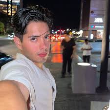 Eric Leines PapiChulo