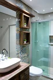 Banheiro Divertido E Rustico Banheiros Rusticos Por Camila Chalon Arquitetura Banheiros Modernos Banheiro Simples Decoracao Banheiro Pequeno