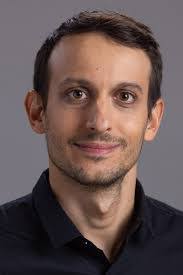 Lee Volk's Instagram, Twitter & Facebook