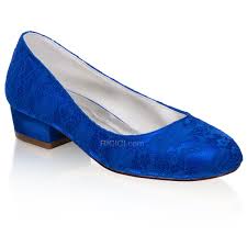 Scarpe da sposo e gemelli, cravatta blu, orologio da polso, boutonniere su fondo chiaro. Tacco Basso Blu Elettrico Scarpe Da Sposa Decollete Eleganti Pizzo Tacco Largo Prezzi Bassi 3020080826 Ricici Com