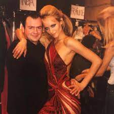 Luigi Massi w/ Amber Valletta backstage VERSACE. Luigi worked for Versace  for 33 years, contributing to creating many of the brand's showstopping go…  | Asimetrico