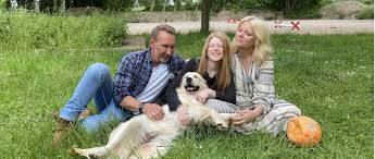 Die besten pinnwände von melanie müller. Sat 1 Gold Lasst Promis Ihr Hundegluck Suchen Dwdl De