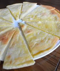 Galette De Perouges La Galette Au Sucre De Perouges Est La Specialite Du Village Medieval De Perouges Dans La Dombes Elle A Ete Mis Ricette Dolci Brioches