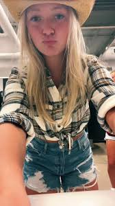 Claire (@claire.kramer)