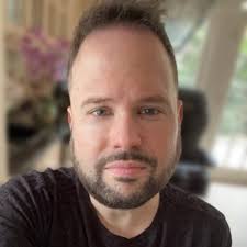 Erin Burrows (@erinbeehappy)