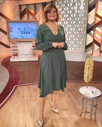 She is a writer and actress, known for o segredo (2001), lusitana paixão (2003) and sai da. Julia Pinheiro Reage Aos Comentarios Relativos Ao Decote Que Usou Na Tv Holofote