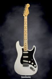 Fender Custom Shop 2013 Closet Classic Strat Pro White Blonde Maple Sweetwater Com Solidbody Electric G Fender Custom Shop Guitar Design Vintage Guitars