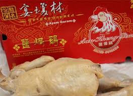 Tourists buy take away salted chicken fast from the food outlet. Ipoh æ€¡ä¿ Youtrip Travel And Tour