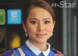 Tahniah kak lina pompom ramai syg kak lina, majlis meriah dan cantik je kak lina bertudung. Dulu Nikah Di Surau Kali Ini Kak Lina Pom Pom Nak Kahwin Meriah Kebetulan Bakal Suami Pun Tak Pernah Berkahwin Hiburan Mstar