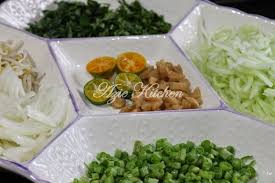 Resepi laksa johor enak dengan rasa berempahbahan kuah:3 keping ikan tenggiri rebus ambil isi tumbuk/kisar, ketepikan air rebusan untuk kuah2 sdm udang kering direndam. Laksa Johor Yang Sedap Azie Kitchen