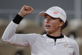 She could become the youngest since monica seles in 1992 to win this title. Iga Swiatek Berambisi Raih Emas Olimpiade Republika Online