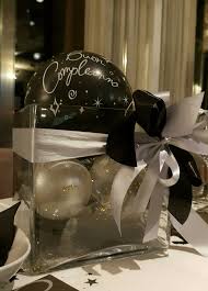 Potrai anche compiere 50 anni, ma sei ancora più giovane dentro di molte persone con meno anni di te. Allestimento Compleanno 50 Anni 50 Compleanno Compleanno Festa