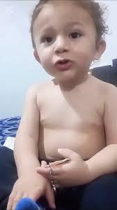 Cuando tu hijo tiene alma de vendedor y la tiene re clara., Sólo le hace  falta un traductor 🤣, ., ., ., Vicent vendedor Wineem. Él es el que le  pone sonido ambiente a los vivos, videos y audios de ...