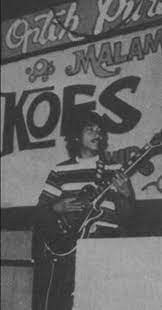 Tonny Koeswoyo Koes Plus 1970s In 2021 Musisi Gaya Remaja Remaja