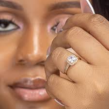 18 Carat Gold Ring With Diamonds 2025